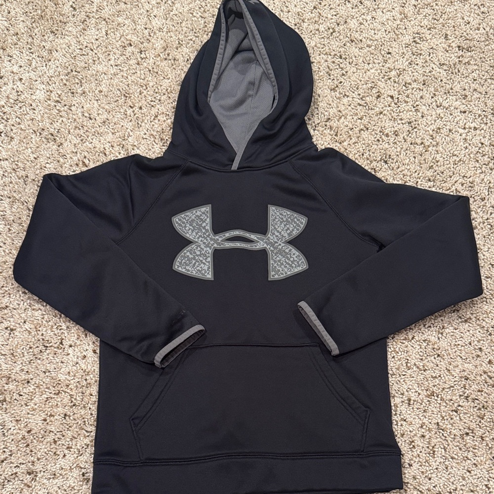 Boys Under Armour hooded sweatshirt.